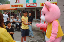 茶色のクマさん“チャッキー君”とピンクのクマさん“ラベリーちゃん”